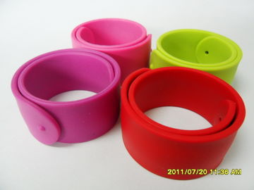 Pink / Green / Red / Blue Custom Rubber Silicone Bracelets Wristbands For Kids